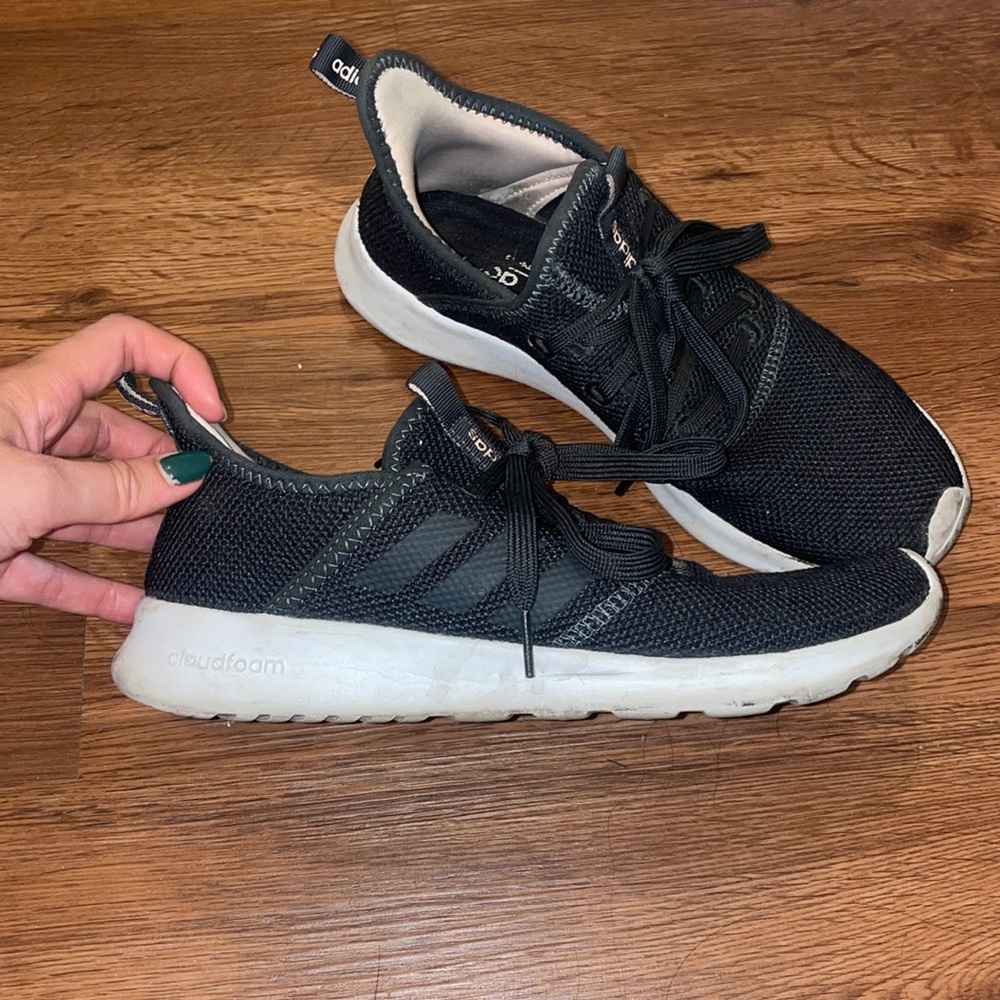 Adidas cloudfoam sneaker tennis shoes